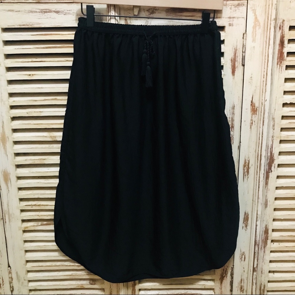 H&M Dolphin Hem Tie Waist Skirt